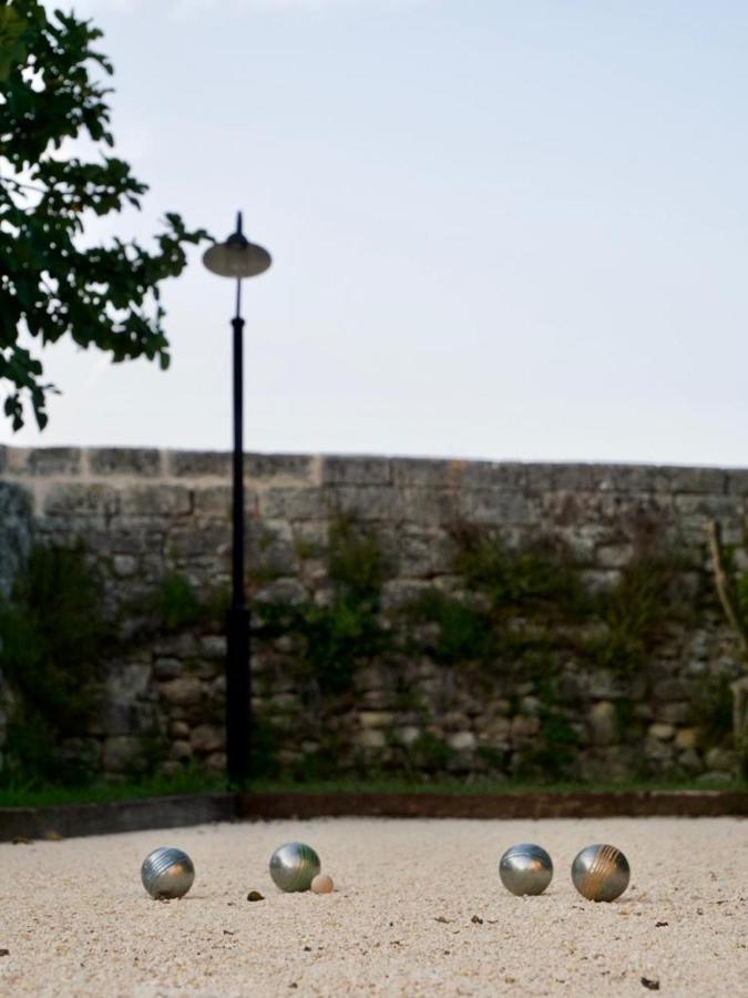 Gîte avec piscine, Château de Lescours, St-Émilion Saint-Sulpice-de-Faleyrens Exterior foto